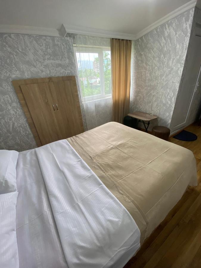 מלון באטומי Holiday House Chkonia מראה חיצוני תמונה