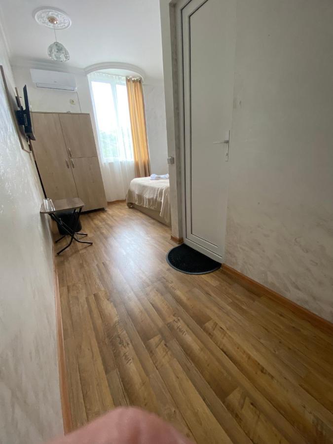מלון באטומי Holiday House Chkonia מראה חיצוני תמונה